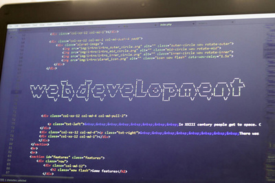 日落余暉中的代碼時(shí)光 現(xiàn)代Web開(kāi)發(fā)者的數(shù)字工作臺(tái)